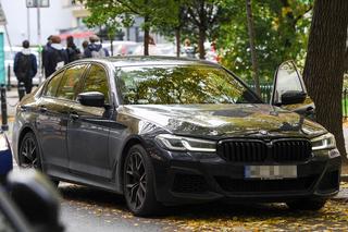 Ekskluzywna Olejnik z torebką za 17 tys. zł przyjechała do pralni w luksusowym BMW