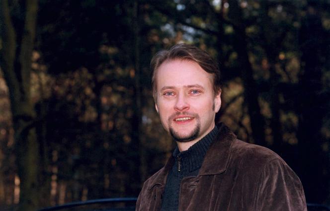 Od "Na dobre i na złe" po "Ojca Mateusza". Tak na przestrzeni lat zmieniał się Artur Żmijewski