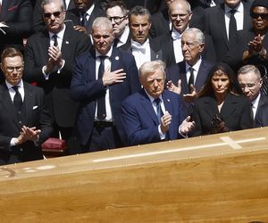 Gafy polityków na pogrzebie papieża Franciszka! Telefony i stroje