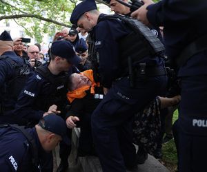 Protesty przeciwko migracji w całym kraju! Doszło do starcia babci Kasi z policją!
