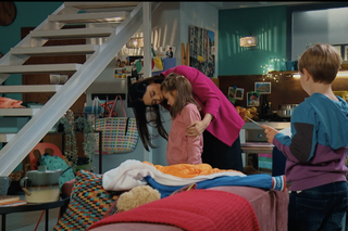 M jak miłość, odcinek 1715: Iza (Adriana Kalska), Szymek (Staś Szczypiński), Maja (Laura Jankowska)