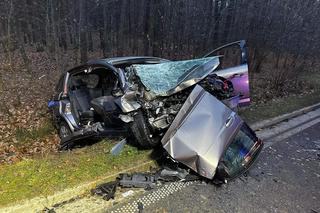 Zderzenie samochodu osobowego z tirem. Czteroosobowa rodzina w szpitalu