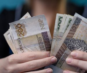 Chorujesz? Od października 2025 ruszają wypłaty do 4134 zł miesięcznie – zobacz, kto się kwalifikuje