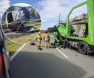 Kierujący BMW jechał pod prąd i huknął w tira! Zginął w płomieniach. Śmiertelny wypadek na S8 [ZDJĘCIA]