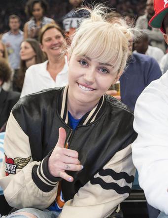 Miley Cyrus z blond grzywką