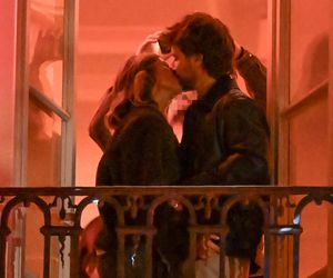 Maciej Musiał całował ukochaną na balkonie