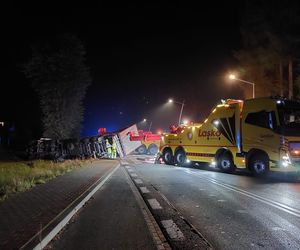 Potworna kraksa skody z tirem. Nie żyje kierowca osobówki