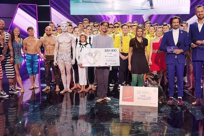 Krzysztof Jaros z Chęcin wygrał Mam Talent! 19-latek wzruszył jurorów do łez!