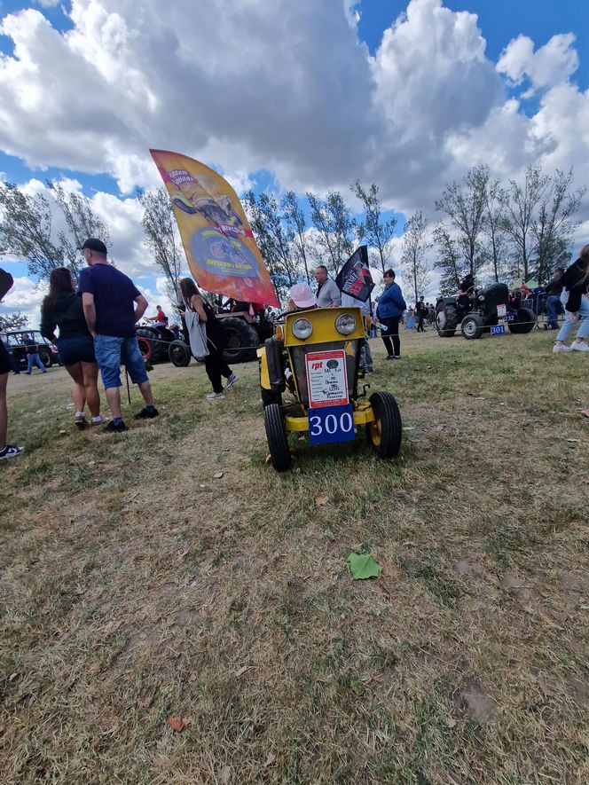 XXIII Międzynarodowy Festiwal Starych Ciągników i Maszyn Rolniczych im. Jerzego Samelczaka. Zdjęcia z parady i terenu festiwalu