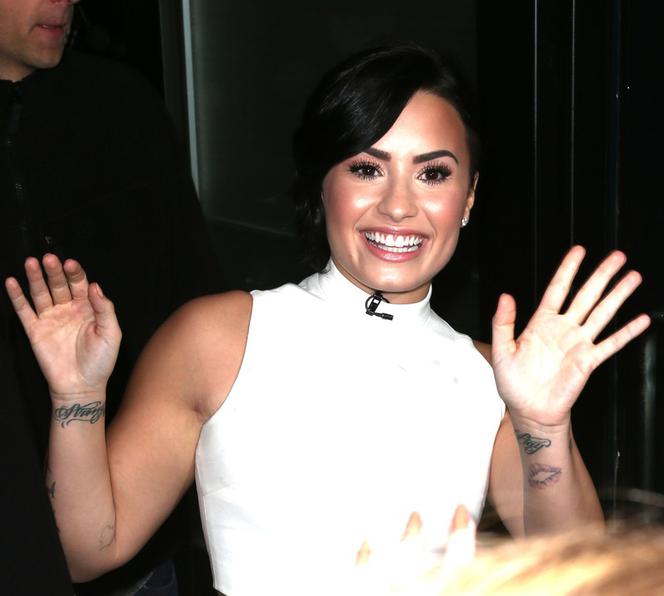 Demi Lovato: Chuda i szczęśliwa w Good Morning America! W studio towarzyszył jej pies! ZDJĘCIA