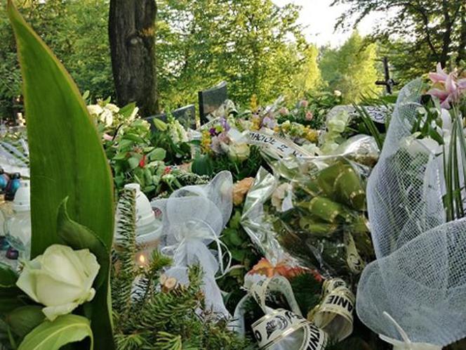 Tarnów. Ostatnie pożegnanie Karoliny Bojarskiej. Grobowiec utonął w kwiatach 
