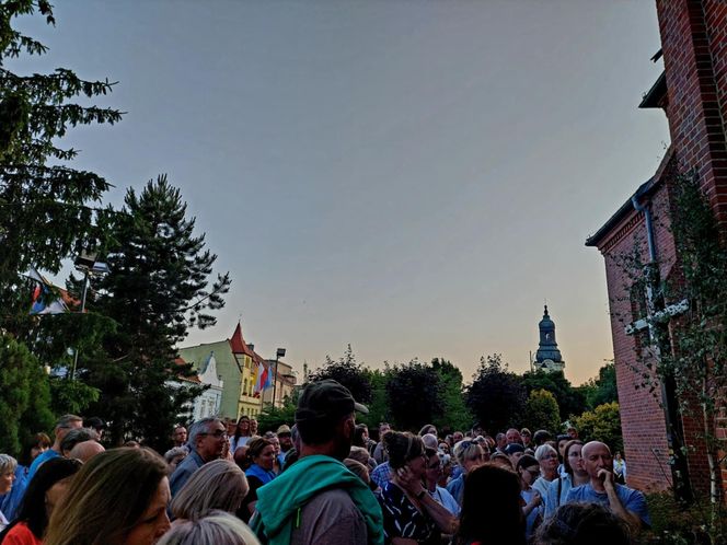 Magiczna Noc Świętojańska w Starym Fordonie. Spacer pod gwiazdami przyciągnął bydgoszczan i turystów