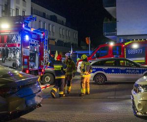 Kolejny pożar w Ząbkach. Wybuchł obok spalonego miesiąc wcześniej budynku!