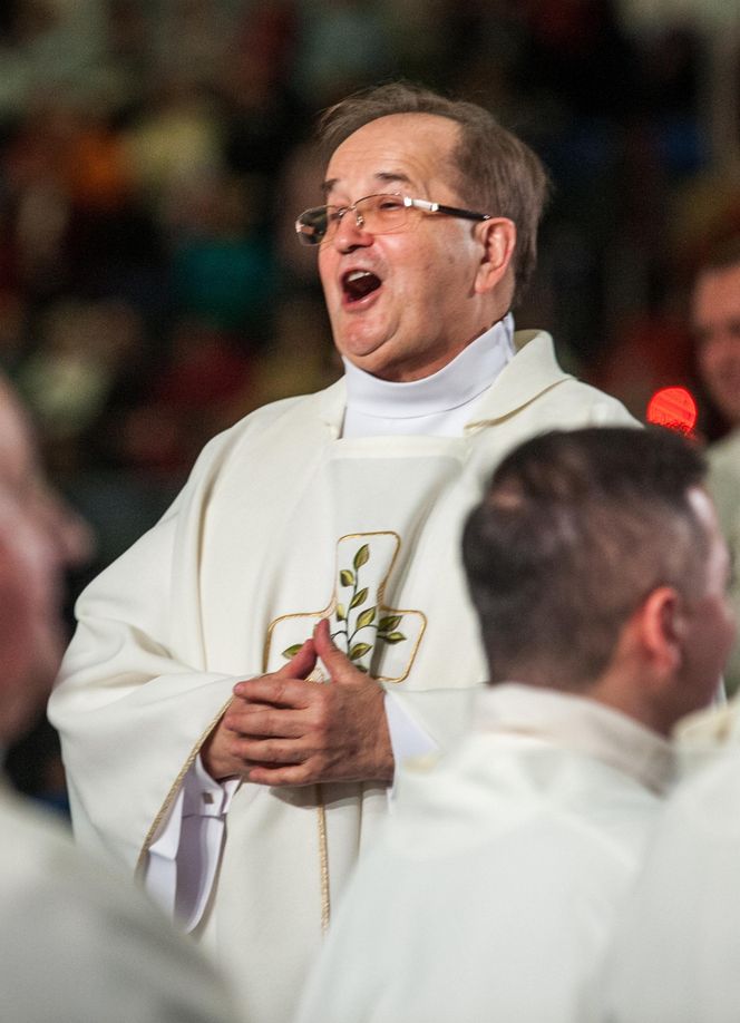 Ojciec Tadeusz Rydzyk ma swój witraż w kościele w Toruniu