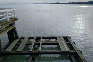 Sztorm połamał molo w Sopocie. Skalę zniszczeń widać na zdjęciach [GALERIA]