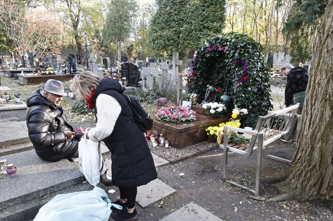 Przy grobie Kory czuwają najbliżsi