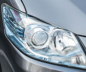 Mandat za świecącą żarówkę? W tym przypadku policjant bez wahania go wypisze