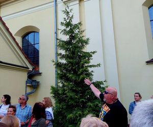 Magiczna Noc Świętojańska w Starym Fordonie. Spacer pod gwiazdami przyciągnął bydgoszczan i turystów