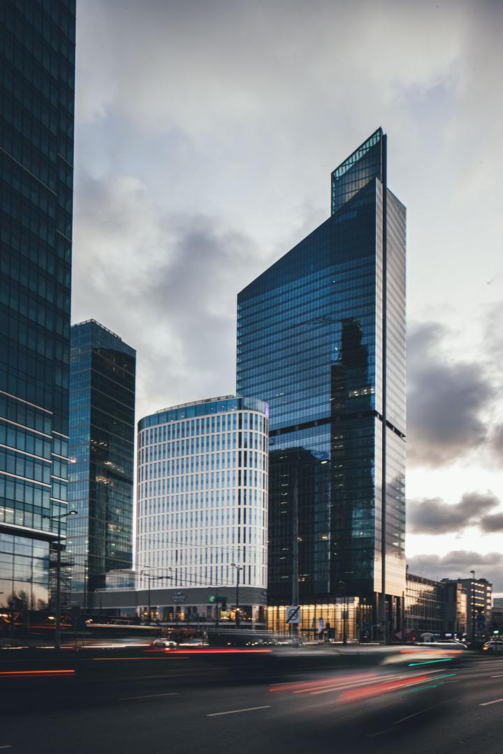 Skyliner w Warszawie: po wieżowcu oprowadza Michał Sadowski