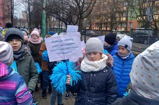 30 lat Konwencji Praw Dziecka. Uczniowie z radomskiej szkoły uczcili ważną datę