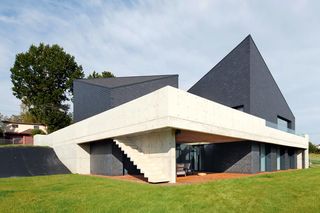 Nietypowe bryła i wnętrza śląskiego domu