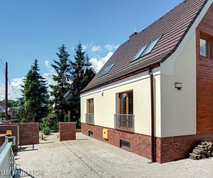 Trwałość i wytrzymałość mechaniczna ocieplonej elewacji. Jaki system ocieplenia wybrać, żeby uniknąć uszkodzeń warstwy nawierzchniowej