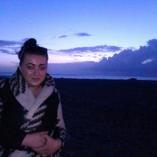 Elżbieta Wycech na plaży