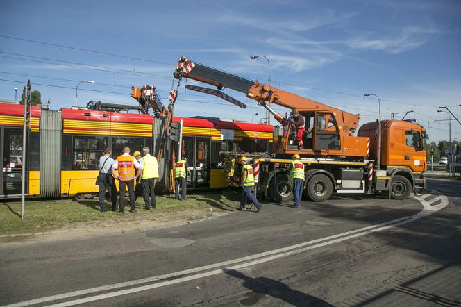 Betoniarka wyrzuciła tramwaj z torów
