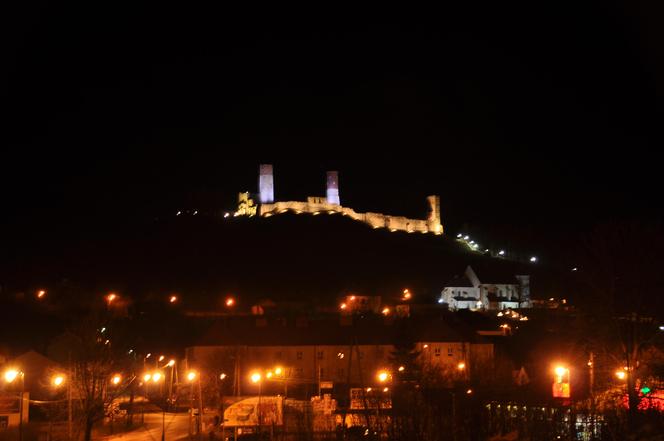 Zamek w Chęcinach nocą