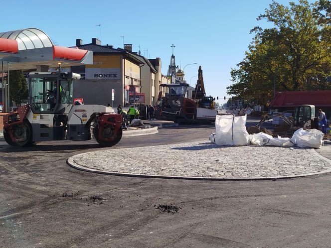 Na ul. Floriańskiej w Siedlcach powstaje nowe rondo ósemkowe i nowa nawierzchnia