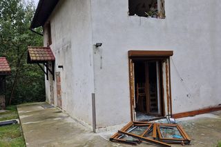 Wybuch gazu w domu jednorodzinnym w Śląskiem. Wywaliło okna i drzwi