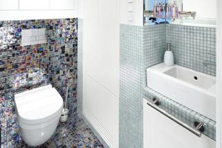 Ciekawa mozaika w nowoczesnej łazience