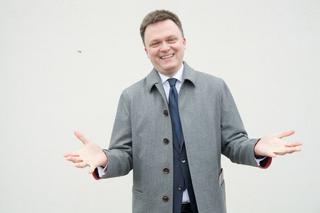 Szymon Hołownia nie potrafi odkręcić butelki z wodą. Dobry przykład daje mu partyjna koleżanka