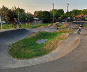 Tor rowerowy pumptrack nad zalewem Muchawka w Siedlcach oddany do użytku!