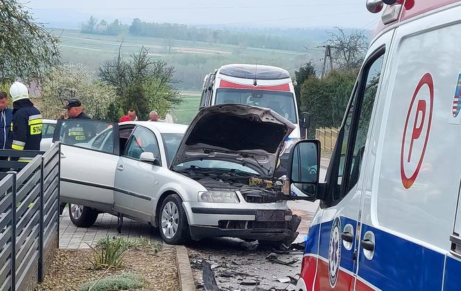 Świętokrzyskie: Sześcioletni chłopiec zginął w wypadku. Rannych pięć osób, w tym czworo dzieci