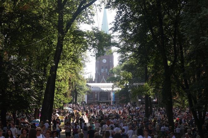 Tysiące kobiet i dziewcząt na pielgrzymce do Piekar Śląskich. "Jestem w Kościele, więc idę"