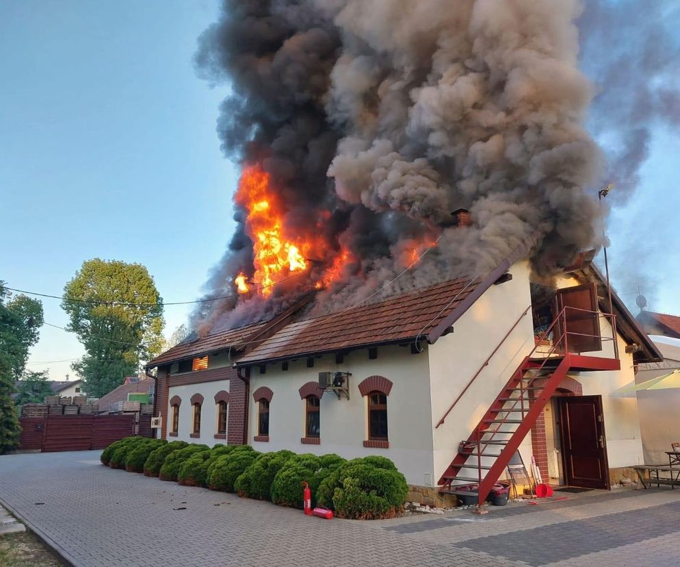 Pożar sali weselnej koło Tarnowa. Konieczna była ewakuacja gości