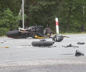 Śmiertelny wypadek pod Otwockiem. Motocyklista wjechał w przyczepkę samochodową. Zginął na miejscu