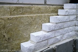 Ściany trójwarstwowe. Kiedy warto budować ściany z izolacją termiczną i elewacją murowaną?