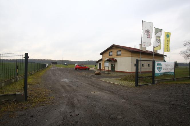 Zwędzili nam boisko