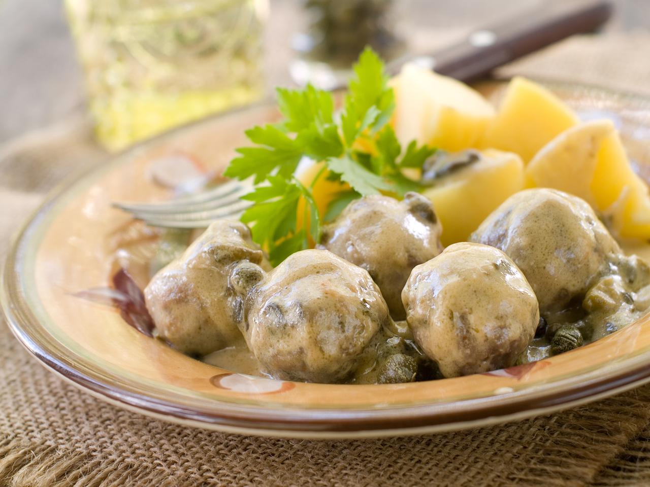 Pulpety w sosie pieczarkowym - pyszne danie z mięsa indyka