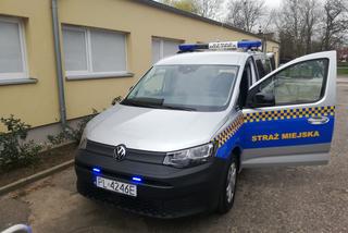 Samochód eko patrolu Straży Miejskiej w Lesznie