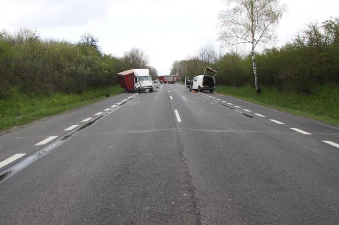 Potężne zderzenie busów na DK nr 7. Nie żyje mieszkaniec woj. śląskiego! [ZDJĘCIA, AKTUALIZACJA]
