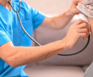 Zapalenie płuc u dzieci - objawy. Jak rozpoznać zapalenie płuc u dziecka? 