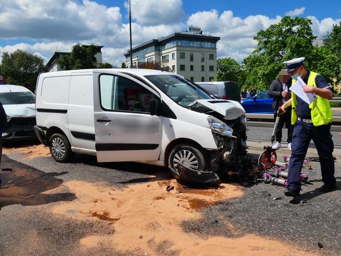 BMW roztrzaskało się na moście