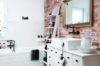 Czarne baterie w łazience – jak na wsi