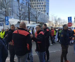 Protest hutników pod Węglokoksem w Katowicach. Co innego nam mówią, a co innego robią