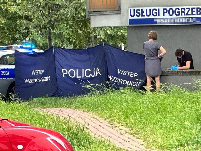 Kolejna makabra w Warszawie. Pod zakładem pogrzebowym znaleziono ciało 60-letniego mężczyzny 