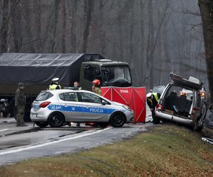 Wypadek ciężarówki z żołnierzami pod Warszawą. Jedna osoba nie żyje, pięć w szpitalu