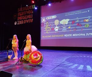 Propagowanie zdrowego stylu życia w tak wdzięcznej formie jak piosenka zyskało przez lata wielu zwolenników i co roku gromadzi chętnych do śpiewania. 